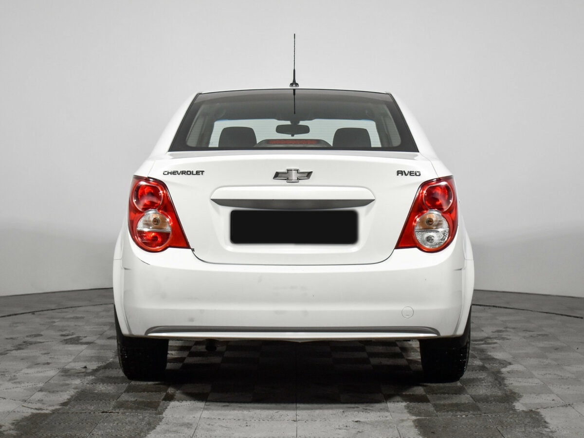 Chevrolet Aveo с пробегом — 2014 год. Фото: #5