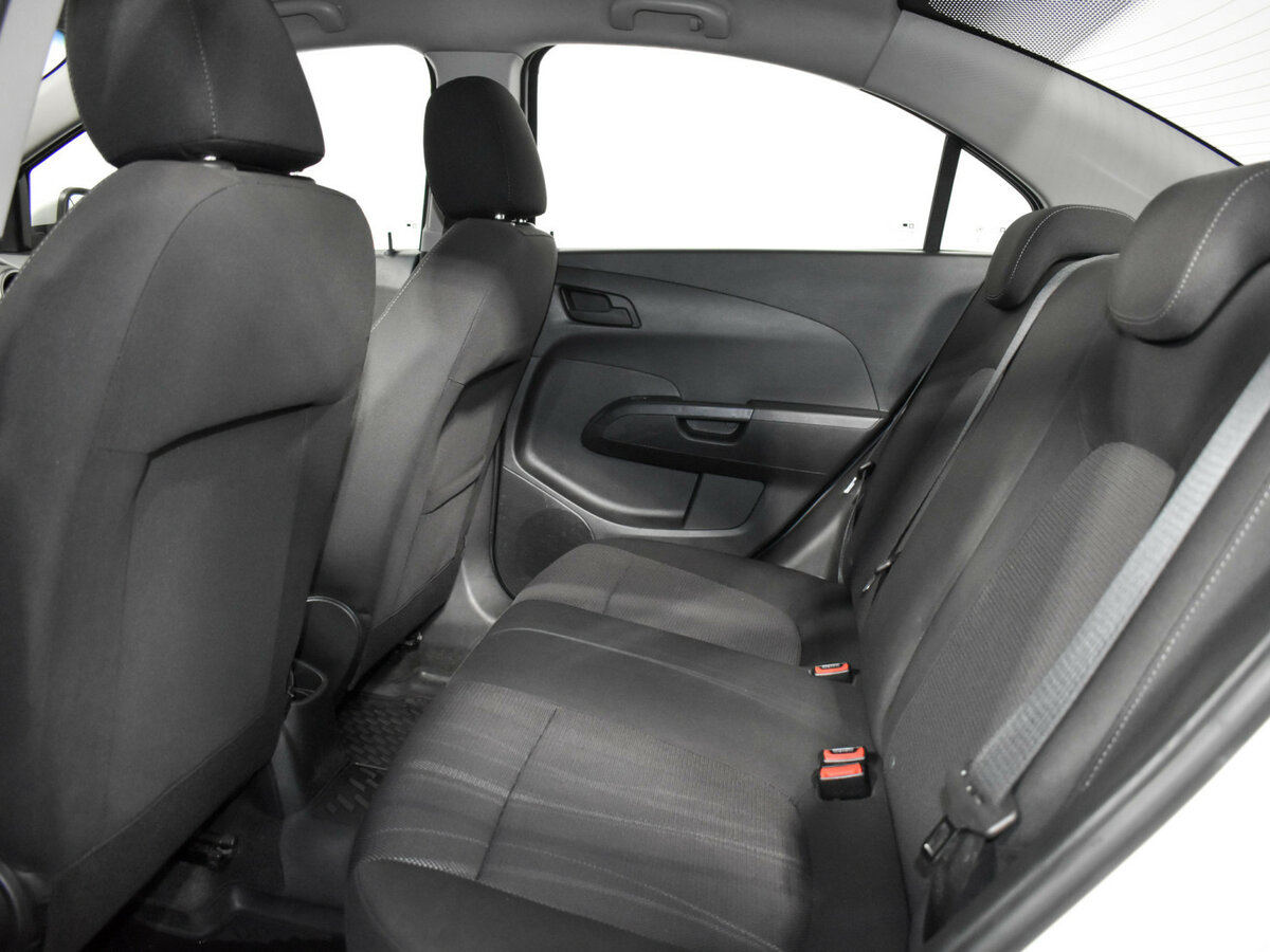 Chevrolet Aveo с пробегом — 2014 год. Фото: #10